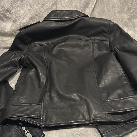 WALTER BAKER
Allison cropped leather biker jacket - Picture 7 of 8